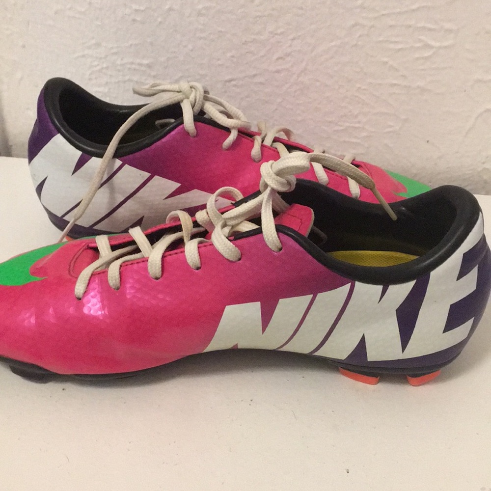 nike soccer cleats - Picture 3 of 6